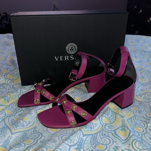 VERSACE T.55 VITELLO SANDAL SIZE 38.5 - Picture 3 of 6